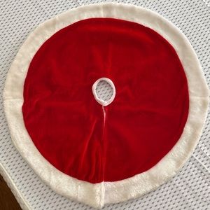 23 Inch Diameter Christmas Tree Skirt 🎄